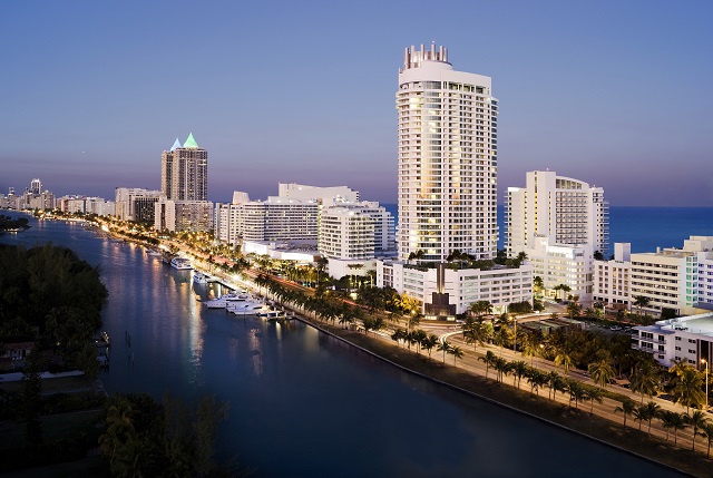 Miami_Beach_arial_Fountainbleau_Hotel