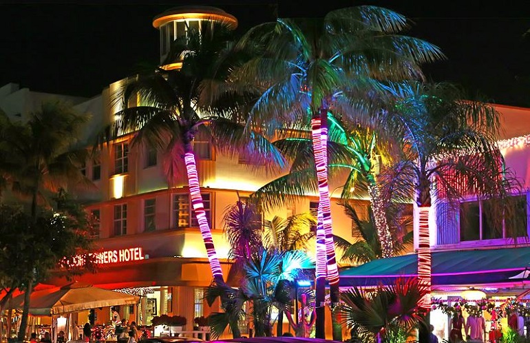 Beautiful South Beach Art Deco Hotels On Ocean Drive 